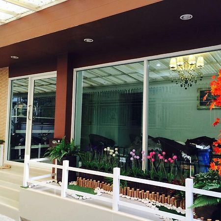 Bann Bunga Inn Bangkok Exterior foto